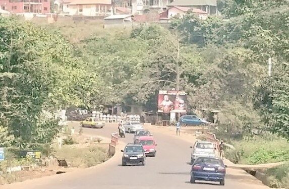 Une fille de 4 ans retrouvée morte derrière une cour à Kobaya