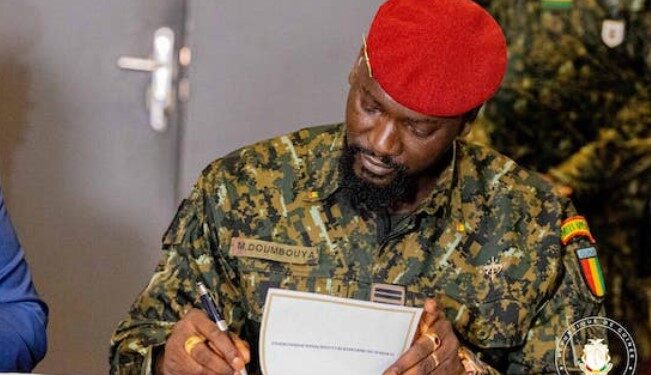 Face aux syndicalistes, le rétropédalage du colonel Doumbouya