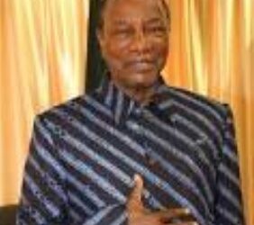 « Je salue (…) le courage et l’héroïsme de ceux qui sont restés dignes et refusent de céder à la fatalité de la résignation, face à l’inacceptable » (Alpha Condé)