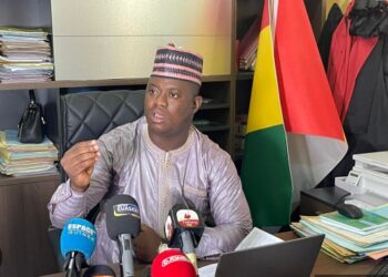 Le ministre de la justice, Wright, détaille son budget 2023