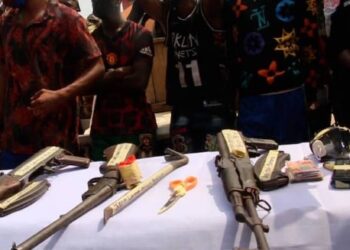 Un bandit interpellé à Coyah par les forces de sécurité après un braquage à Conakry