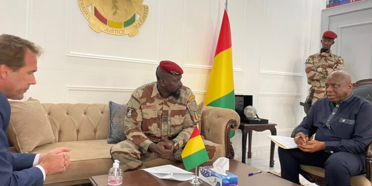 Devant Doumbouya, l&rsquo;ambassadeur des Etats-Unis plaide la cause des acteurs sociopolitiques (source diplomatique)