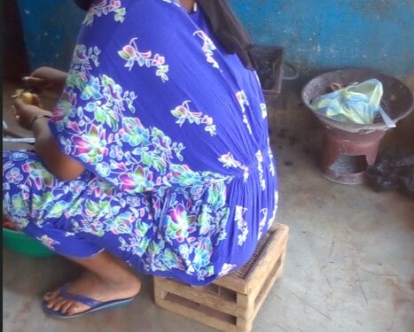 Fatoumata et ses frères cherchent un logement après la démolition de leur ancienne habitation à Camayenne