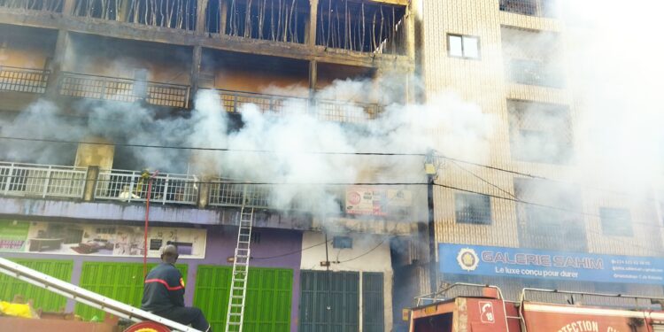 Un incendie ravage 5 magasins abritant plus de 10 conteneurs de marchandises