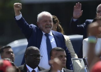 Lula officiellement investi président, 12 ans après avoir quitté le pouvoir