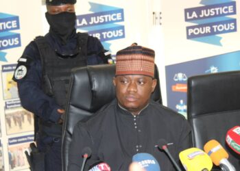 Le ministre de la justice maintient sa plainte contre le journaliste Mohamed Mara