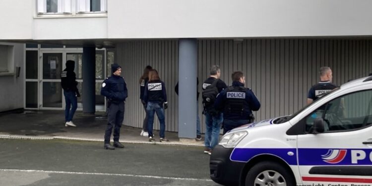 Poitiers (France) : un jeune homme abattu dans un parking souterrain de Saint-Éloi, rumeurs sur ses origines guinéennes