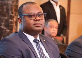 Bernard Gomou contre les moulins à vent ?