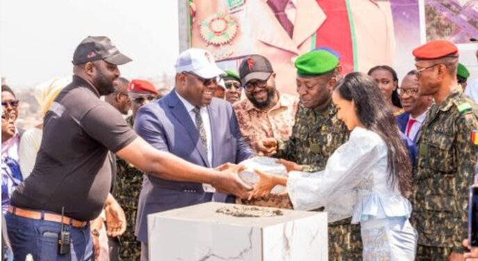 Les autorités de la transition posent la première pierre de la cité de Koloma, les victimes des déguerpissements font la moue