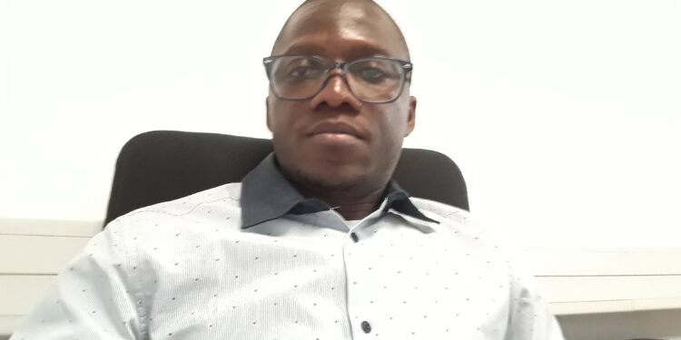 Le scientifique René Tato Loua parle des fissures d’origine inconnue sur des bâtiments à Nongo Contéyah