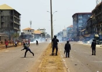 MANIF REPORTEE : Des groupes de jeunes s&rsquo;affrontent aux forces de l&rsquo;ordre en banlieue de Conakry ce mercredi 15 Mars