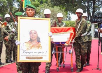 OBSEQUES :  l’ultime hommage de la junte militaire à Djènè Kaba Condé avant l’inhumation à Kankan