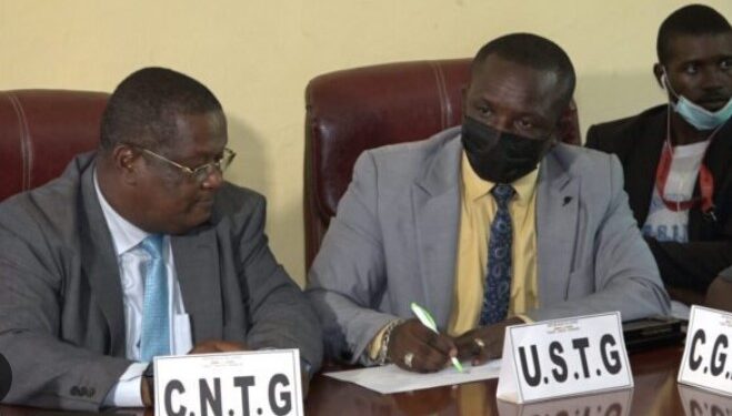 Un groupe de centrales syndicales met la pression sur la junte militaire