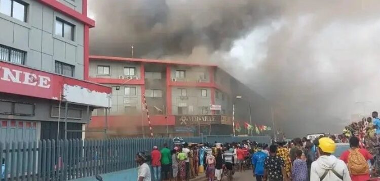 Un incendie éclate au Grand marché de Conakry