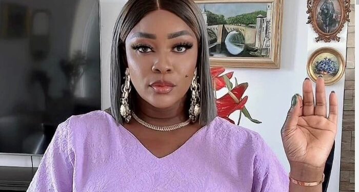 PEOPLE : Le gouvernement ivoirien rabat le caquet à l&rsquo;influenceuse « coach Hamond Chic » qui conseillait la Bétadine pour les toilettes intimes des femmes