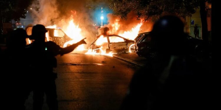 FRANCE/EMEUTES- Scènes de chaos en France après le meurtre d&rsquo;un adolescent de 17 ans