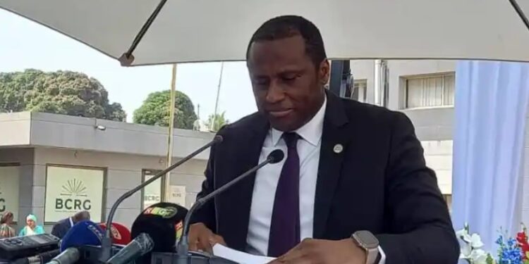 BCRG – Une affaire de 303 millions « d&rsquo;indemnités » mensuelles accordées aux membres du CA met sur la sellette la gestion du gouverneur Karamo Kaba