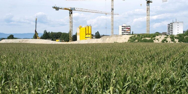 REPORTAGE SPECIAL- Perte de terres agricoles au profit de l’urbanisation en Suisse : une lutte sans fin