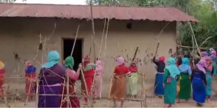 INDE- des militantes incendient les maisons d&rsquo;hommes accusés d&rsquo;avoir humilié des femmes d&rsquo;une autre ethnie