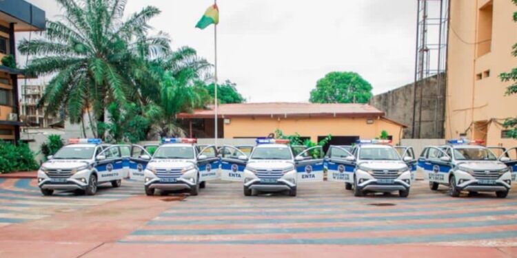 EXCLUSIF- Des arrestations à la police après le vol de miroirs de rétroviseurs de véhicules de la BAC