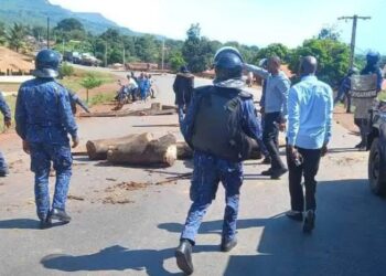 MINES- Kindia/Souguéta : révolte des jeunes contre une société minière, maire se réfugie au camp, biens emportés
