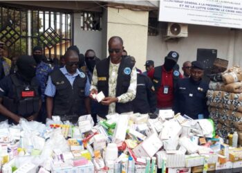 SOCIETE- Conakry : descente musclée des forces de l’ordre au marché Madina pour embarquer des produits pharmaceutiques