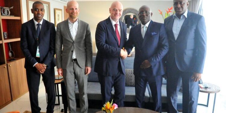 COUPE D&rsquo;AFRIQUE DES NATIONS- En marge de la compétition, le nouveau président de la FEGUIFOOT rencontre le patron de la FIFA