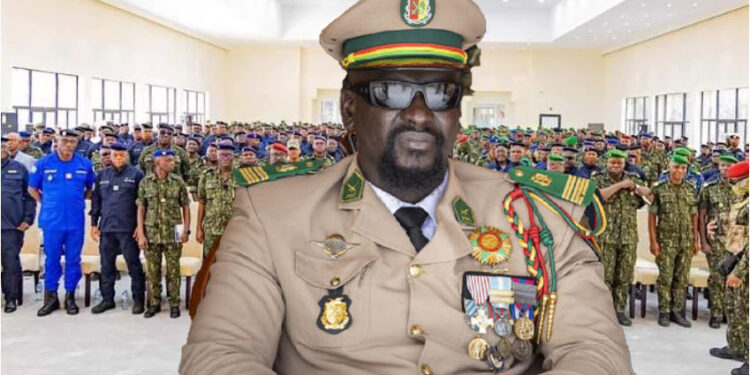 Élévation de Mamadi Doumbouya au grade de général : L&rsquo;UFR dénonce la « Misère » sous son règne et appelle à l&rsquo;honneur et à la dignité