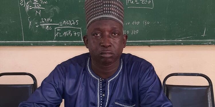 ACTUALITES- Grève syndicale à Kaloum : Les élèves délaissent les salles de classe, déplore le DCE Ibrahima Yattara