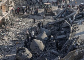 ACTUALITES- Gaza: nouvelles frappes contre Rafah, des pourparlers compliqués pour une trêve en cours