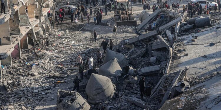 ACTUALITES- Gaza: nouvelles frappes contre Rafah, des pourparlers compliqués pour une trêve en cours