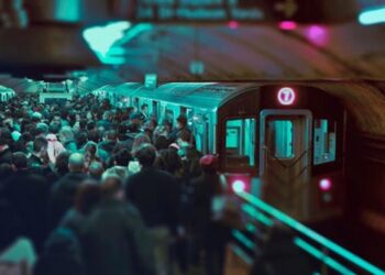 ETRANGER- New York en alerte : des soldats lourdement armés envahissent le métro de la ville