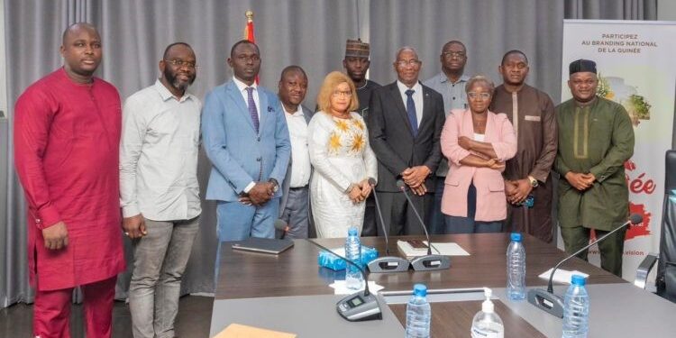 POLITIQUE-Guinée : le premier ministre favorise le dialogue avec les acteurs politiques et les médias