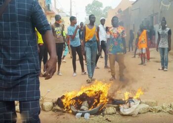 ACTUALITES- Émeute à Dar-slam, Ratoma : Des violences éclatent suite à des coupures de courant