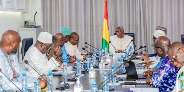 ACTUALITES- Réflexions sur la transition guinéenne : la retraite de Bah Oury à Forécariah et ses implications futures