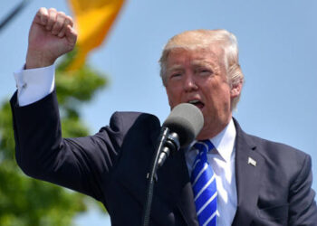 ETRANGER- Trump « clashe » Zelensky et le traite de businessman