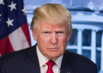 ETRANGER- Trump poignardé dans le dos en campagne électorale