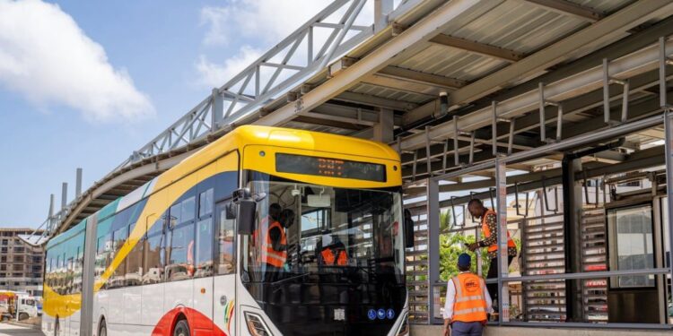ETRANGER/INFRASTRUCTURES- Le Sénégal a lancé son réseau de bus 100% électriques