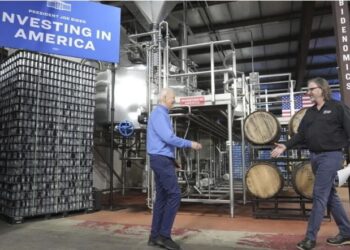 ETRANGER- Présidentielle aux États-Unis : Joe Biden mise sur son plan d&rsquo;infrastructures face à Donald Trump