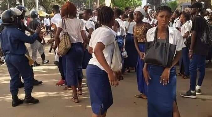 ACTUALITES- Émeute à Kaloum : Les élèves se mobilisent après l&rsquo;arrestation d&rsquo;un enseignant