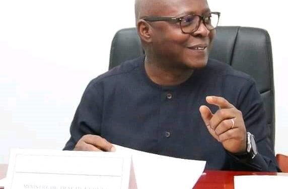 ACTUALITES- Après son limogeage, l&rsquo;ex-Ministre Julien Yombouno reste philosophe: « Ce n’est pas la Fin du Monde »