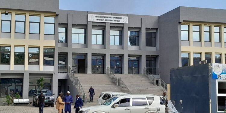 JUSTICE- Éclat tragique au tribunal : Le destin bouleverse l&rsquo;attente de justice