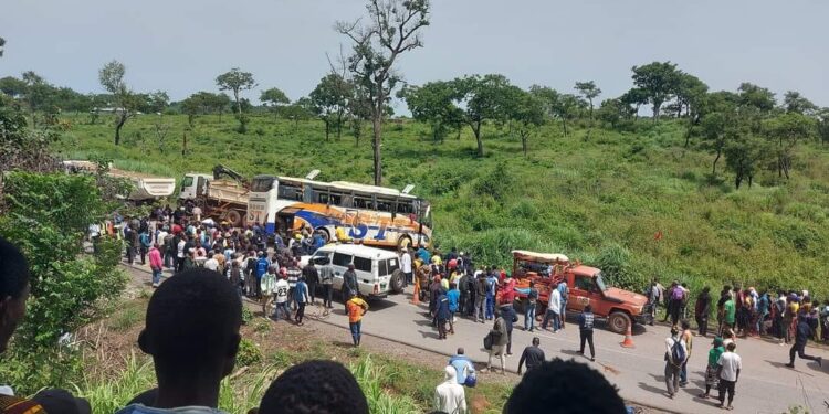 ACTUALITES- Tragédie sur la route Boola-Beyla : Un accident de bus fait cinq morts, dont deux enfants