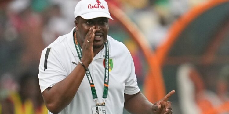 SPORT/FOOT- Kaba Diawara, Ex-selectionneur du Syli national, réagit à son éviction par la fédération Guinéenne de Football