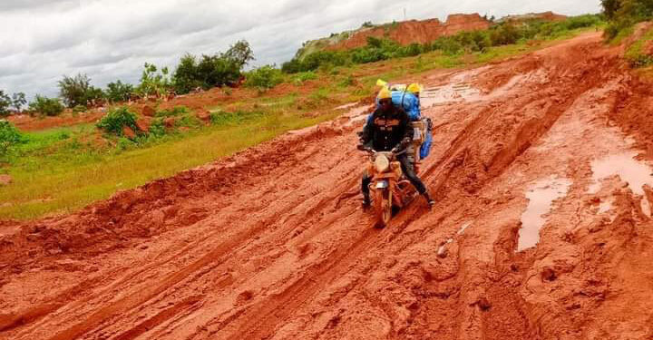 ACTUALITES- Kintinia : Une route en délabrement critique fait vivre un calvaire aux habitants
