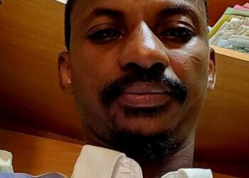 ÉCONOMIE- Guinée : Le Peuple face à la prédation « économique – L&rsquo;heure de l&rsquo;éveil contre Moussa Cissé et Karamo Kaba » par Mamadou Barry