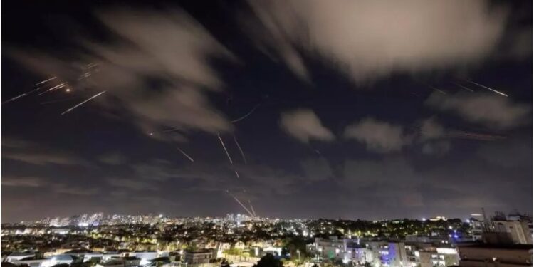 ETRANGER- Les États-Unis sanctionnent le secteur pétrolier iranien après les frappes contre Israël