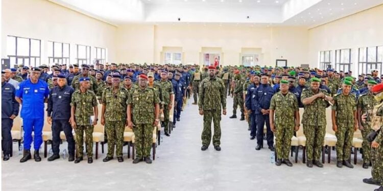 ACTUALITES – Mamadi Doumbouya honore les héros de la défense nationale : des officiers décorés pour leur bravoure