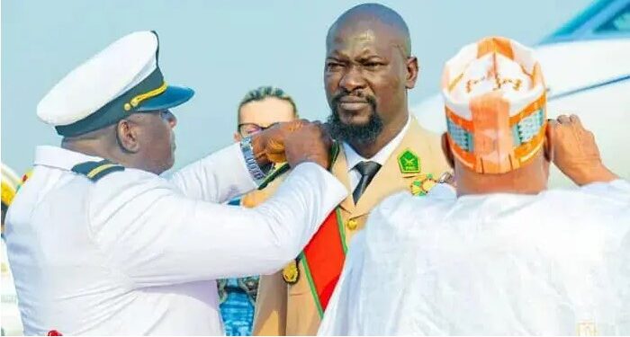 ARMEES- Guinée : Le Général Mamadi Doumbouya décoré de hautes distinctions nationales