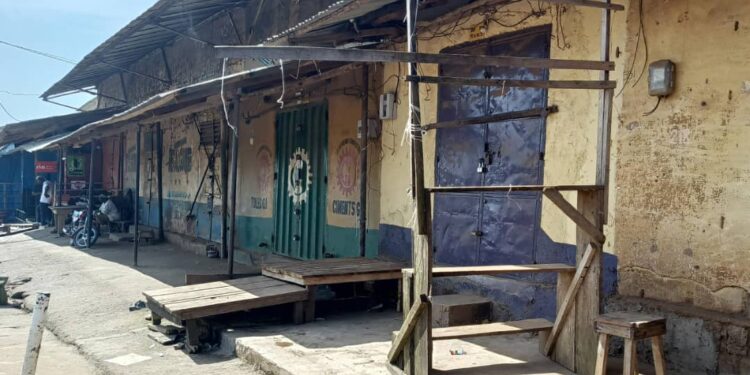 ACTUALITES- N’Zérékoré paralysée : boutiques fermées pour l’arrivée du Général Amara Camara, une pratique qui divise